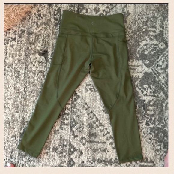 Zyia Capri Legging - Size 4 - Never Worn - Pockets - Olive Green - Picture 4 of 6